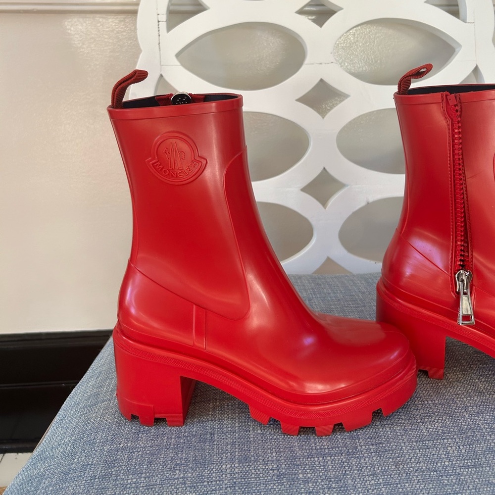 Moncler heeled boots (Loft Grip) size 38